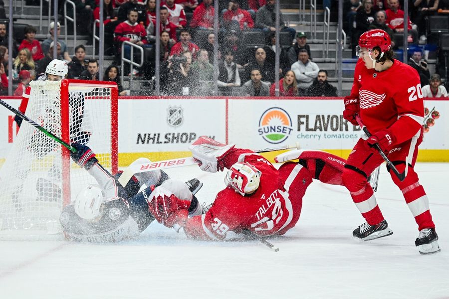 NHL: Columbus Blue Jackets at Detroit Red Wings