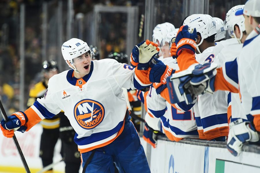 NHL: New York Islanders at Boston Bruins