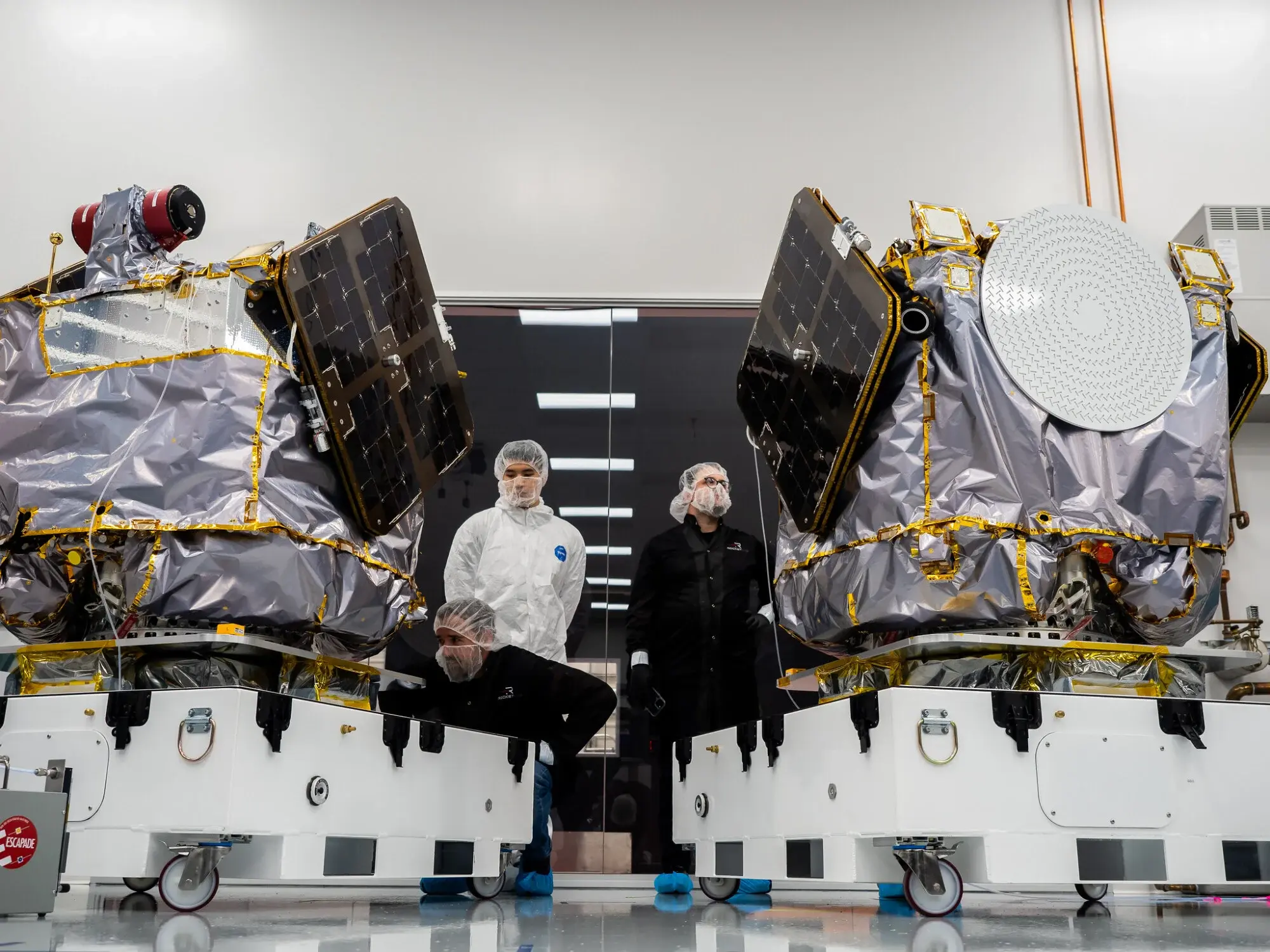 Twin spacecraft that were built to orbit Mars