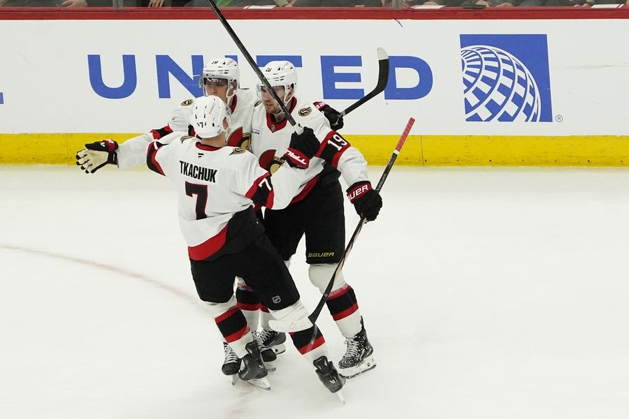 NHL: Ottawa Senators at Chicago Blackhawks