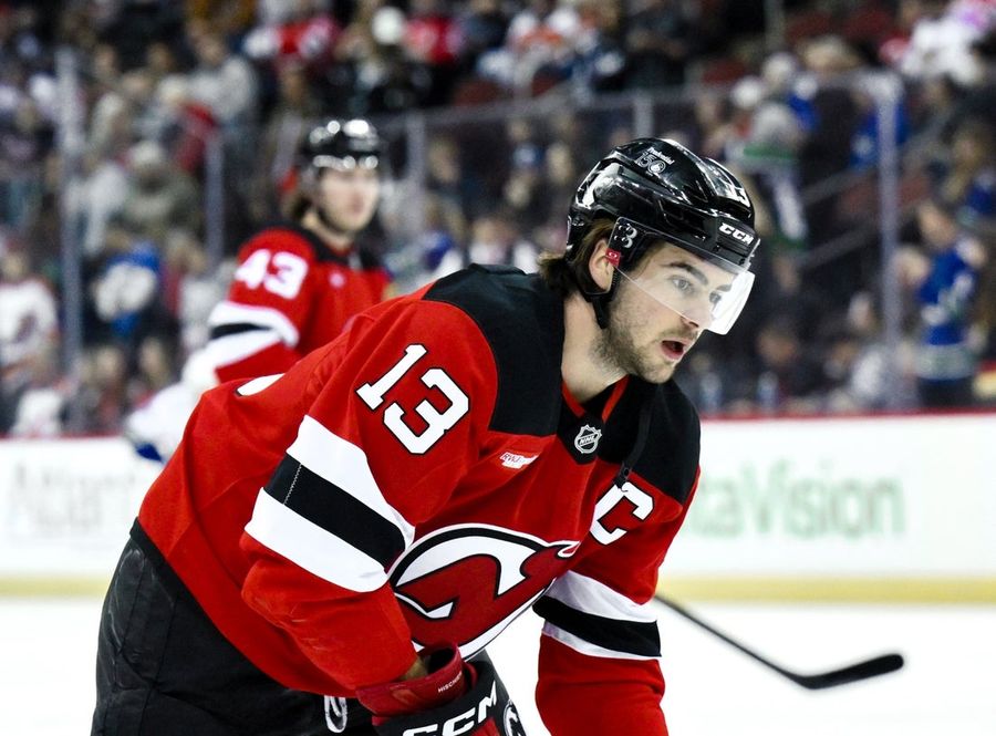 NHL: Vancouver Canucks at New Jersey Devils