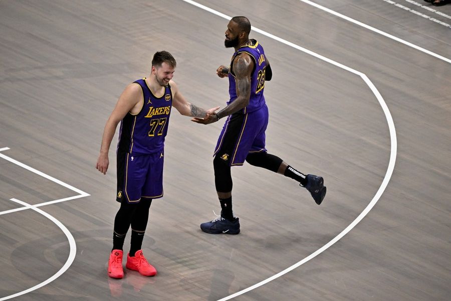NBA: Los Angeles Lakers at Dallas Mavericks
