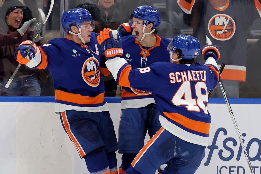 NHL: Pittsburgh Penguins at New York Islanders