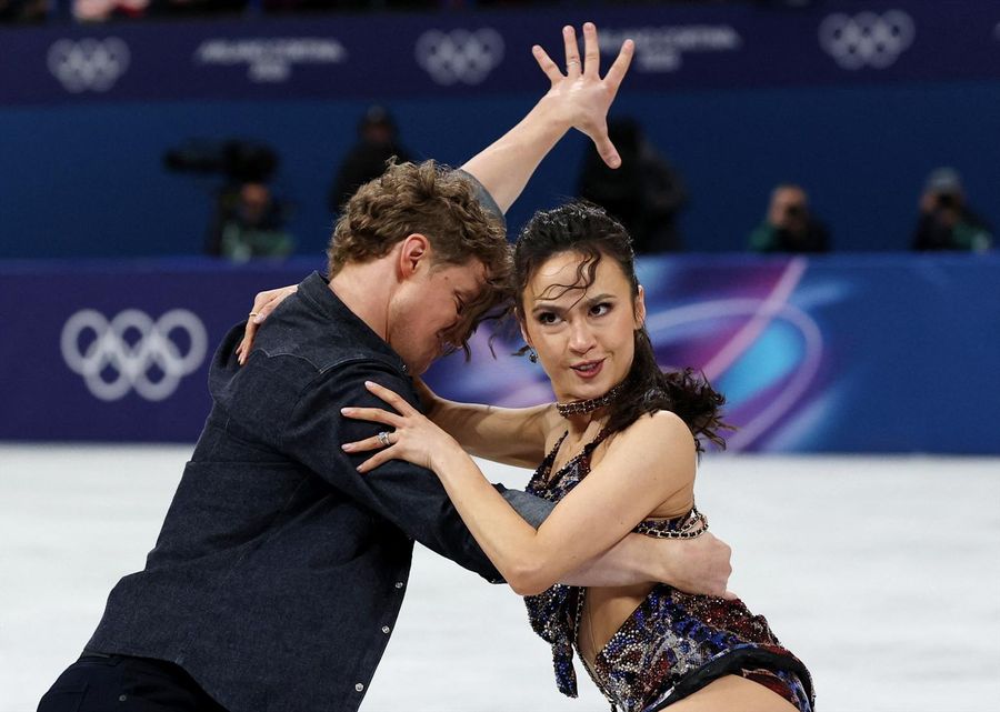 US takes early lead in Olympics team figure skating competition