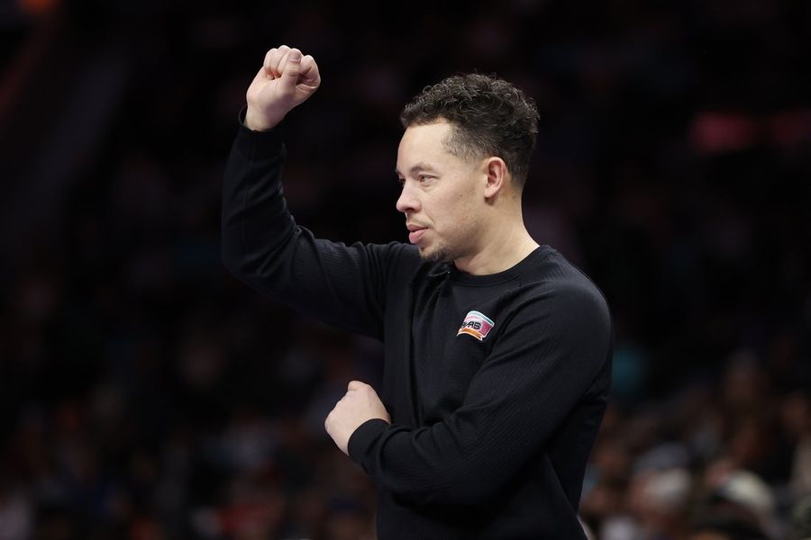 NBA: San Antonio Spurs at Charlotte Hornets