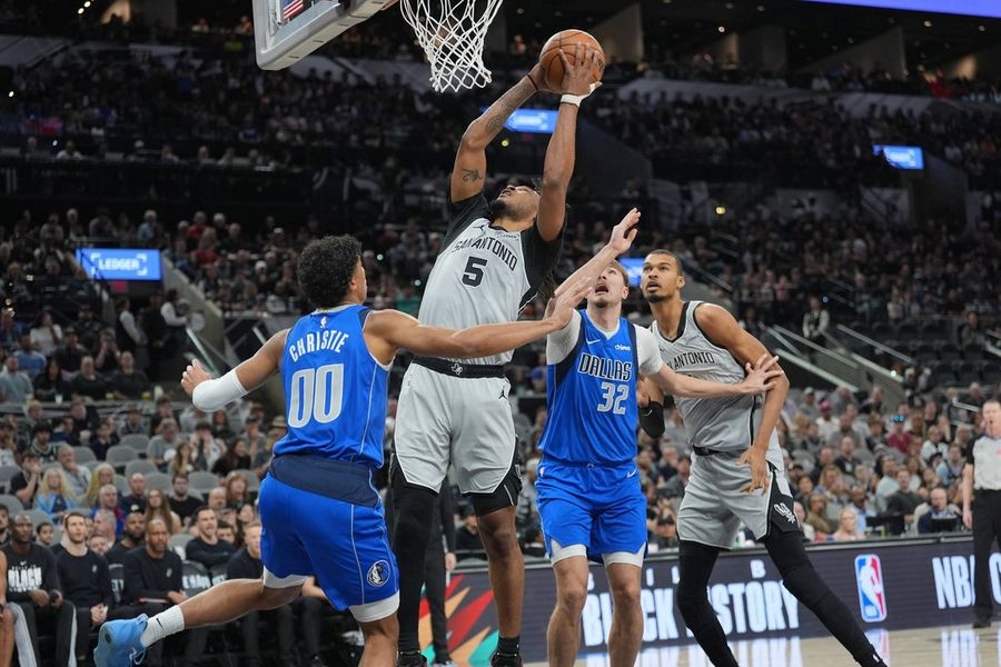 NBA: Dallas Mavericks at San Antonio Spurs